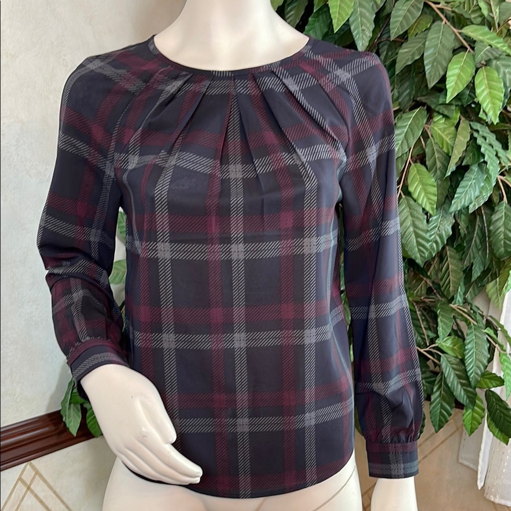 THE LIMITED PLEAT NECK PLAID BLOUSE